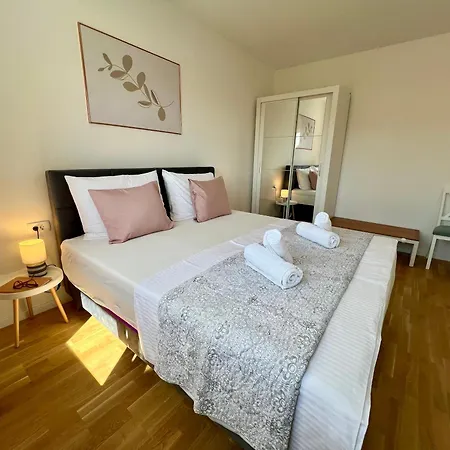 Wild Rose Апартаменты