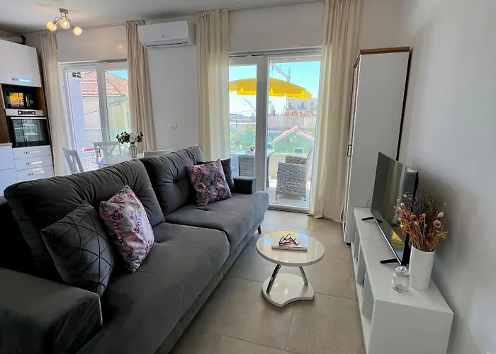 Wild Rose Apartment *